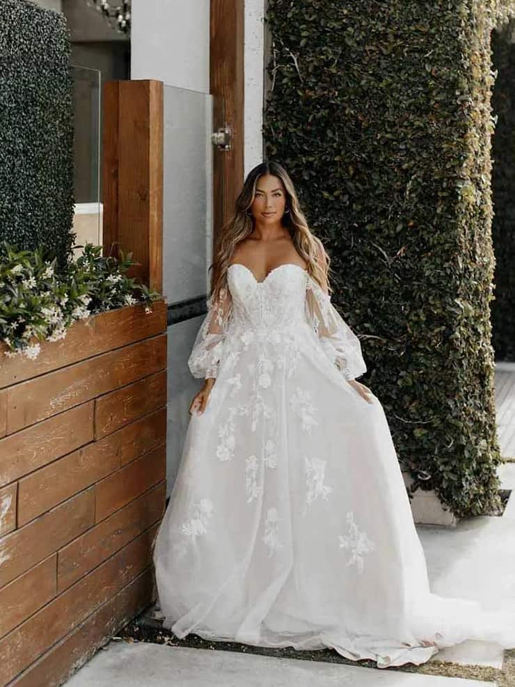 Romantic Floral Lace Boho Wedding Dress with Blouson Sleeves
